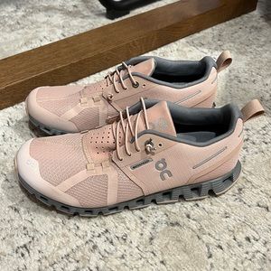 On Cloud Rose Women’s Running Shoe size 7.5